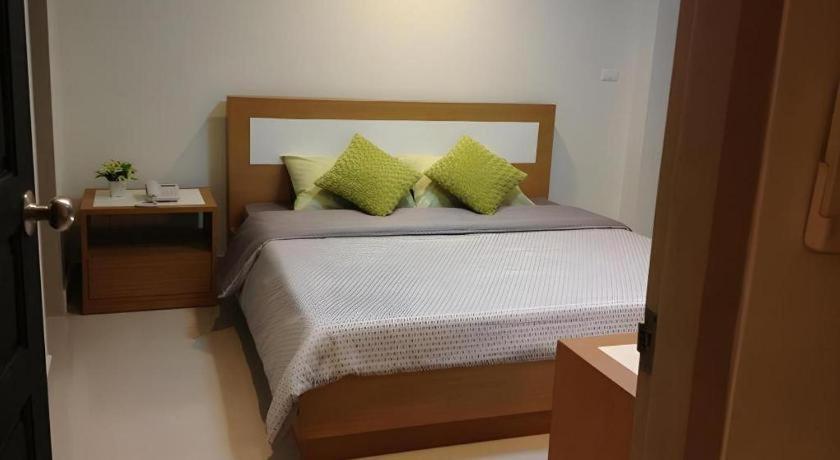 Ipremium Sukhumvit 81 Hotel Бангкок Экстерьер фото