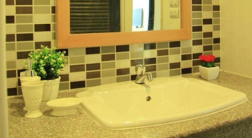 Ipremium Sukhumvit 81 Hotel Бангкок Экстерьер фото